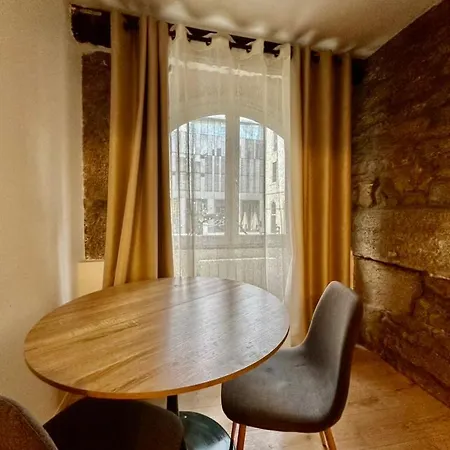 Apartment Centre *